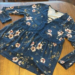 Torrid- Floral Lace Trim Women's long sleeve Top